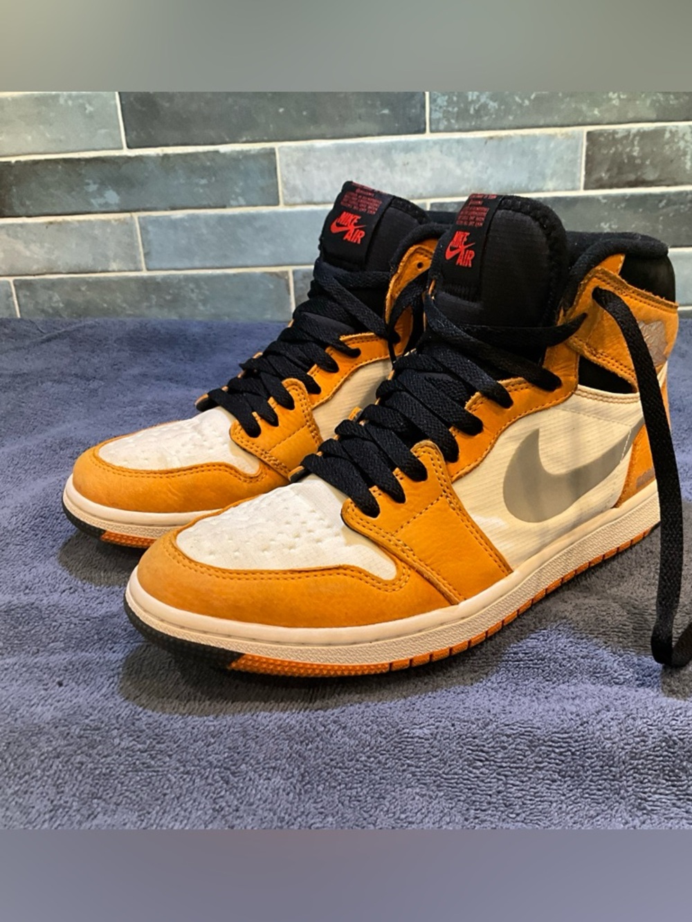 Nike Air Jordan 1 High - Orange, Black & White - Picture 5 of 16